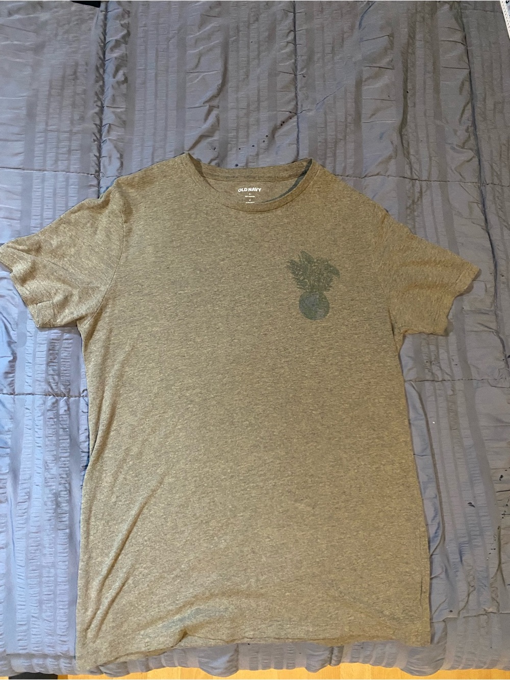 Old Navy Olive Heather Men's Short Sleeve Tee with Subtle Chest Graphic